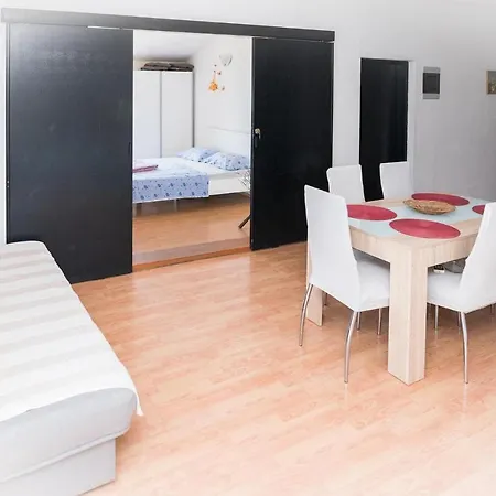 Apartmani Gradac דירה גראדאץ