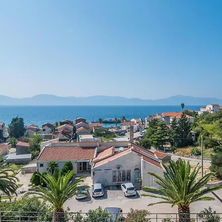 Apartmani Gradac *