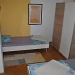 Apartmani Gradac *