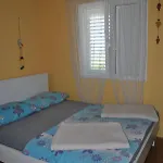 شقة Apartmani Gradac *