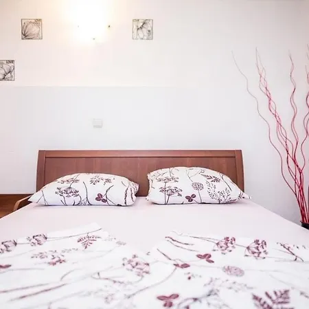 Apartment Gradac *