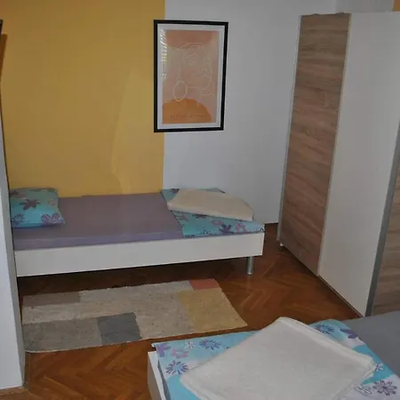 Apartmani Gradac *