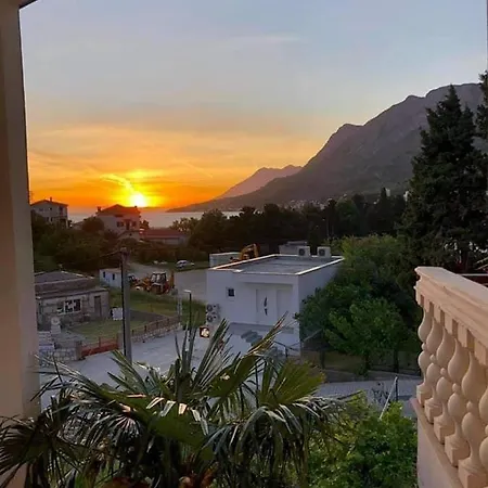 Apartmani Gradac * グラダツ
