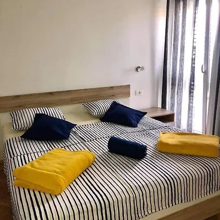 Apartmani Gradac 아파트 *