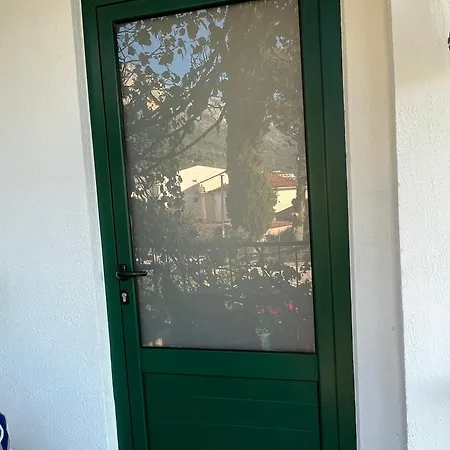 Apartmani Gradac 아파트 *