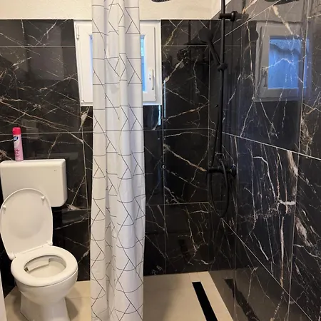 Apartmani Gradac *
