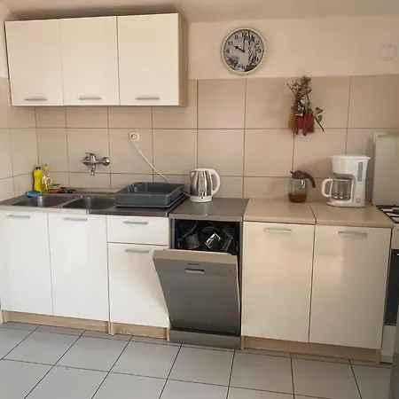 Apartmani Gradac *