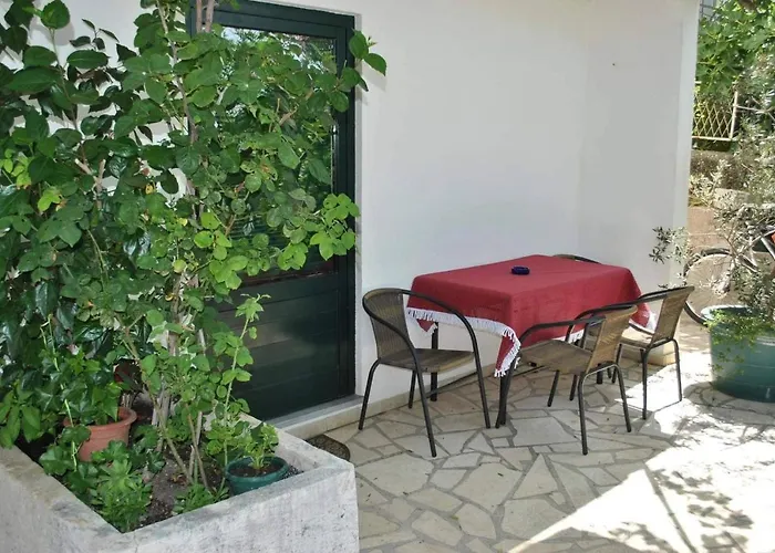 Apartmani Gradac *