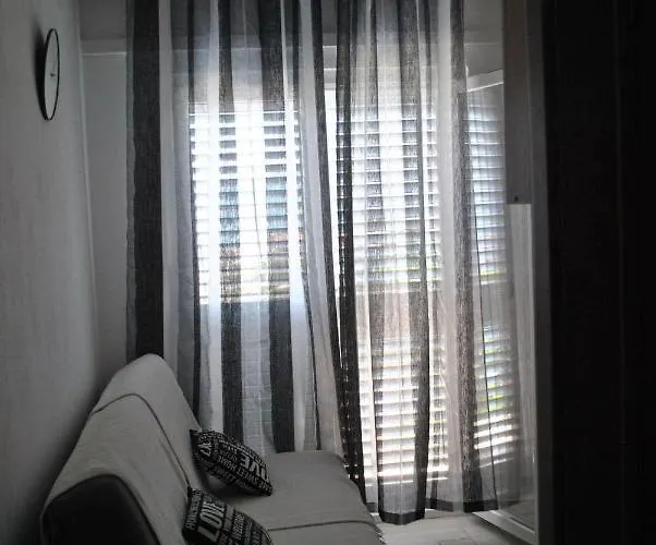Apartmani Gradac *